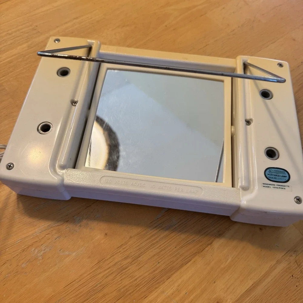 Windmere  Lighted Beige Vintage Tabletop Make-up Mirror Rectangular